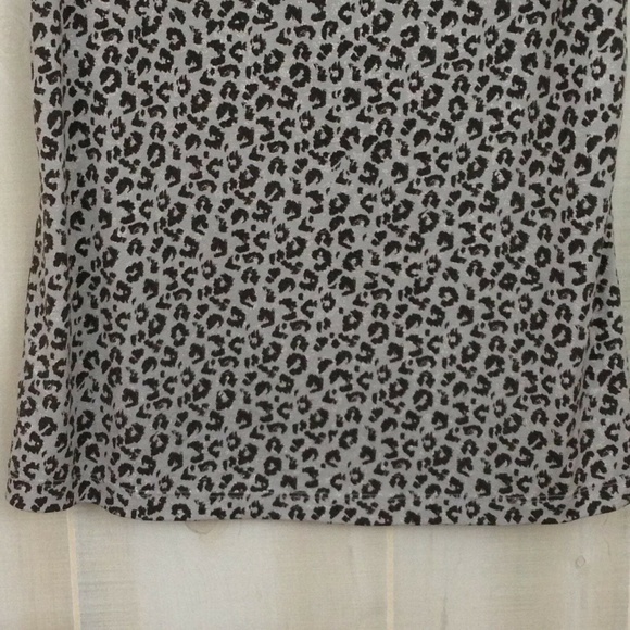 Chico's Travelers Sz. 1 Animal Print Top - M - Picture 5 of 7